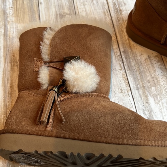 Girls brand new without box Ugg boots. - Picture 5 of 5
